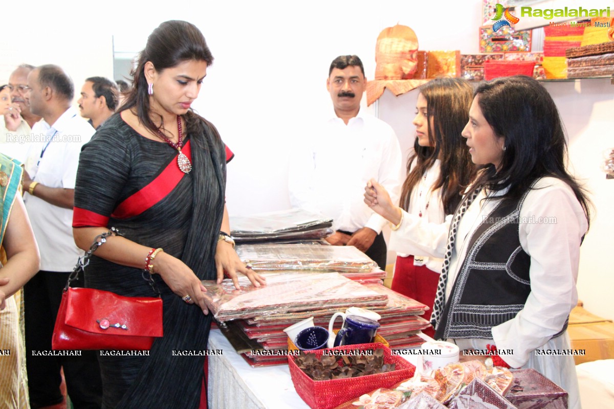 Pinky Reddy inaugurates Deep Mela 2014 - Deepshikha Mahila Club Annual Fund Raising Exhibition