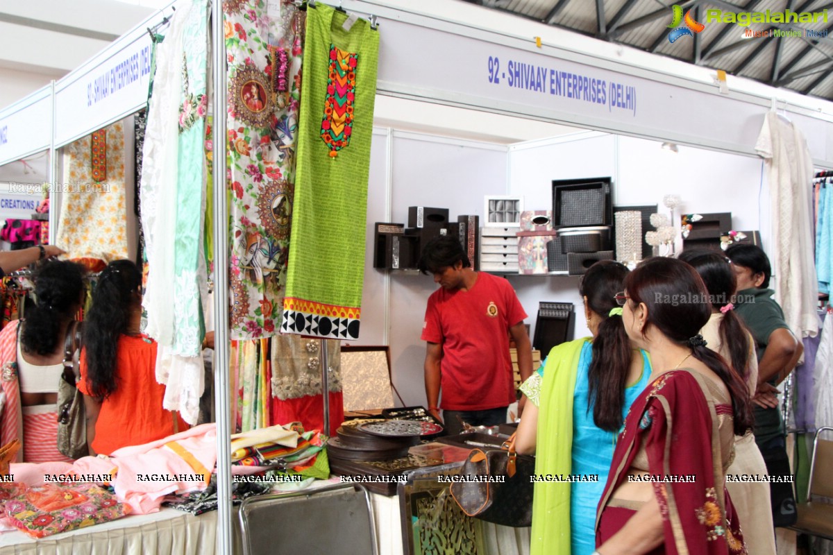 Pinky Reddy inaugurates Deep Mela 2014 - Deepshikha Mahila Club Annual Fund Raising Exhibition