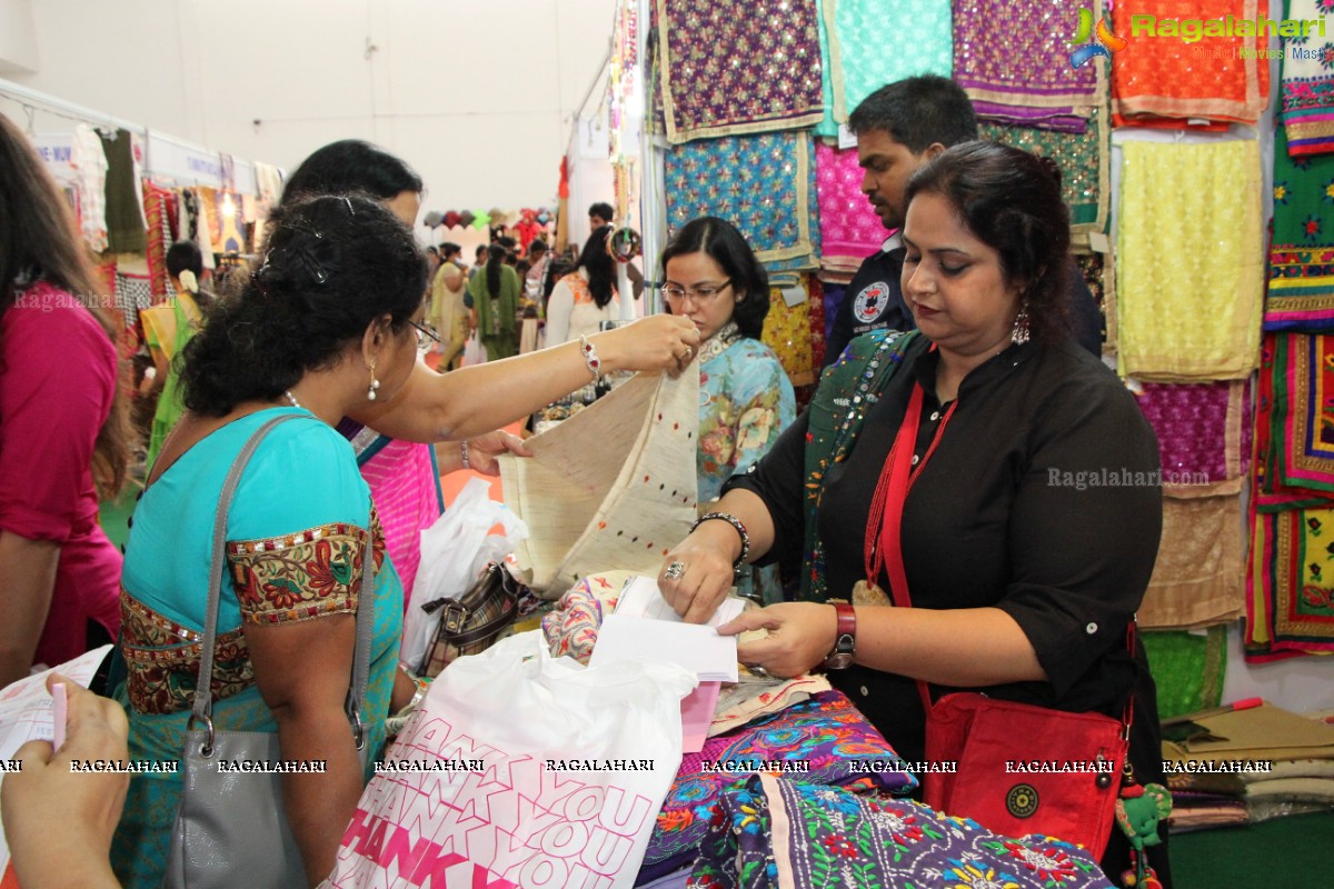 Pinky Reddy inaugurates Deep Mela 2014 - Deepshikha Mahila Club Annual Fund Raising Exhibition