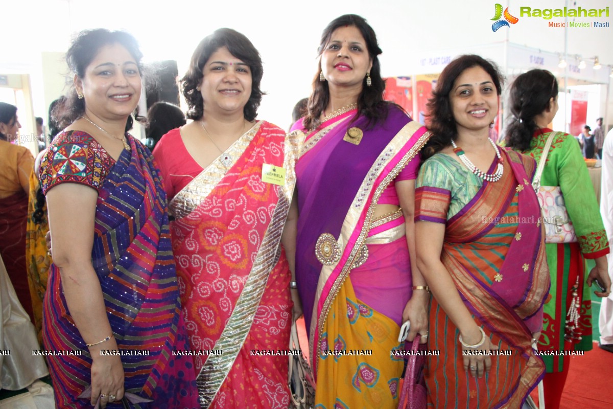 Pinky Reddy inaugurates Deep Mela 2014 - Deepshikha Mahila Club Annual Fund Raising Exhibition