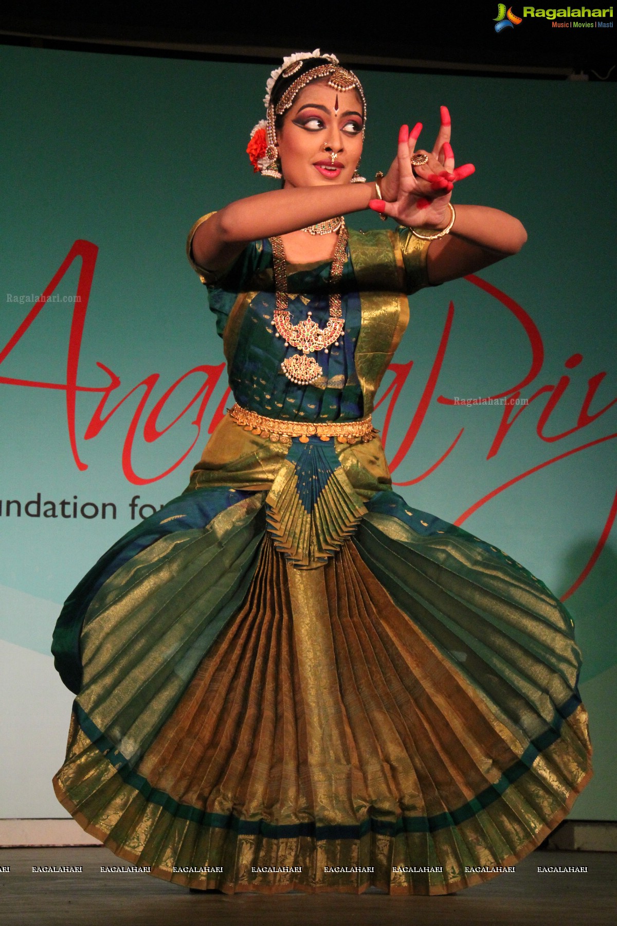 Bharatanatyam by Akhila Kovvuri at Telugu University Auditorium, Hyderabad 