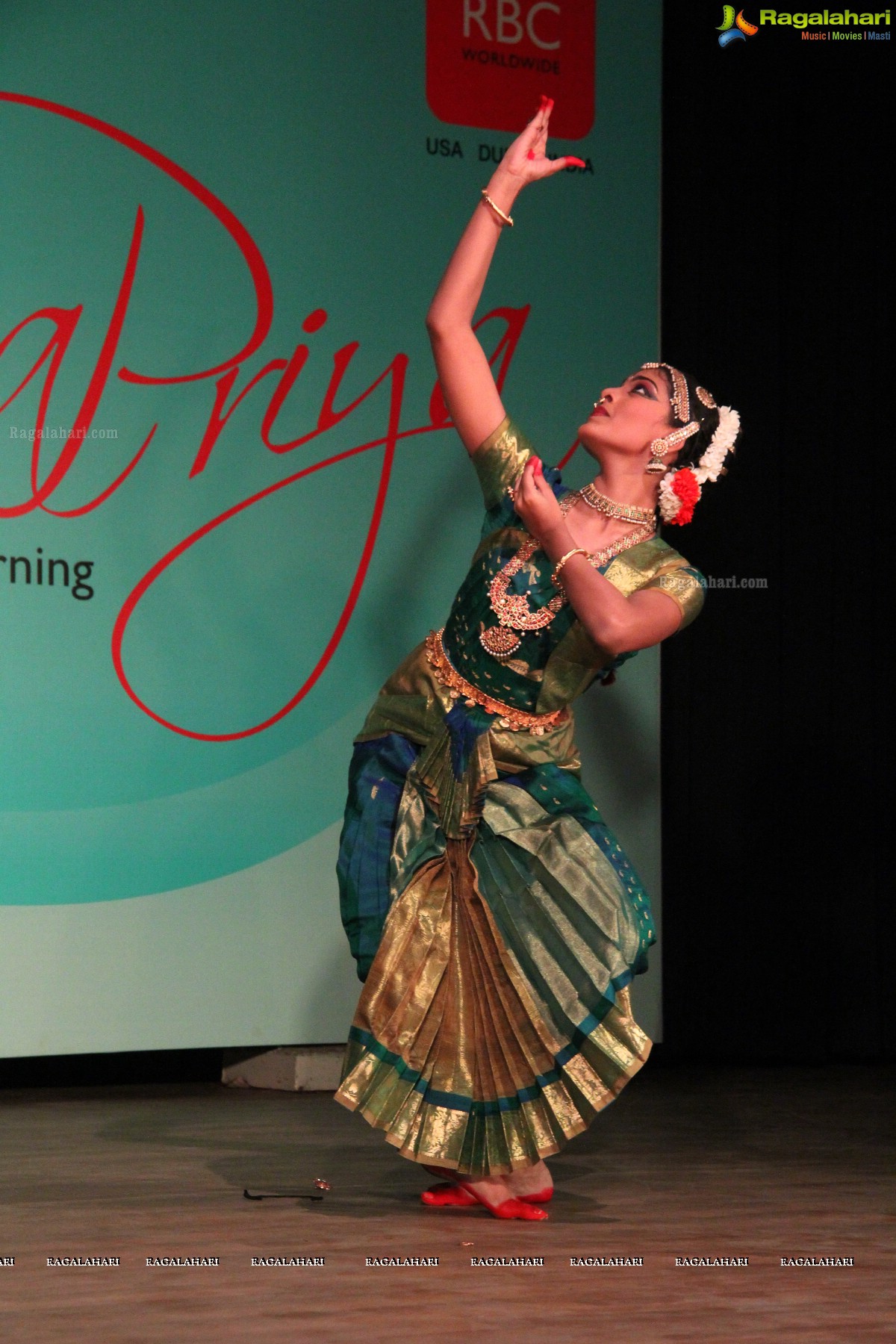 Bharatanatyam by Akhila Kovvuri at Telugu University Auditorium, Hyderabad 