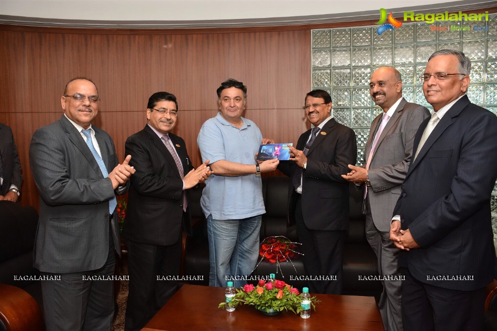 Rishi Kapoor launches IDBI Debit Card in Mumbai