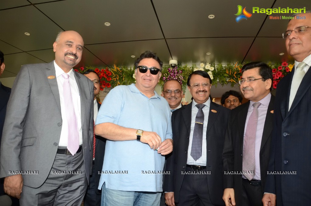 Rishi Kapoor launches IDBI Debit Card in Mumbai