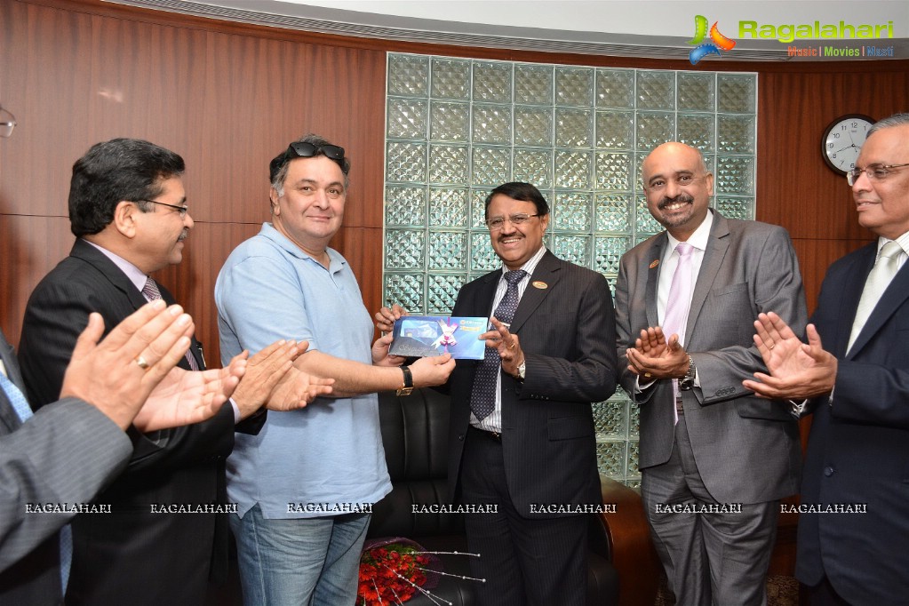 Rishi Kapoor launches IDBI Debit Card in Mumbai