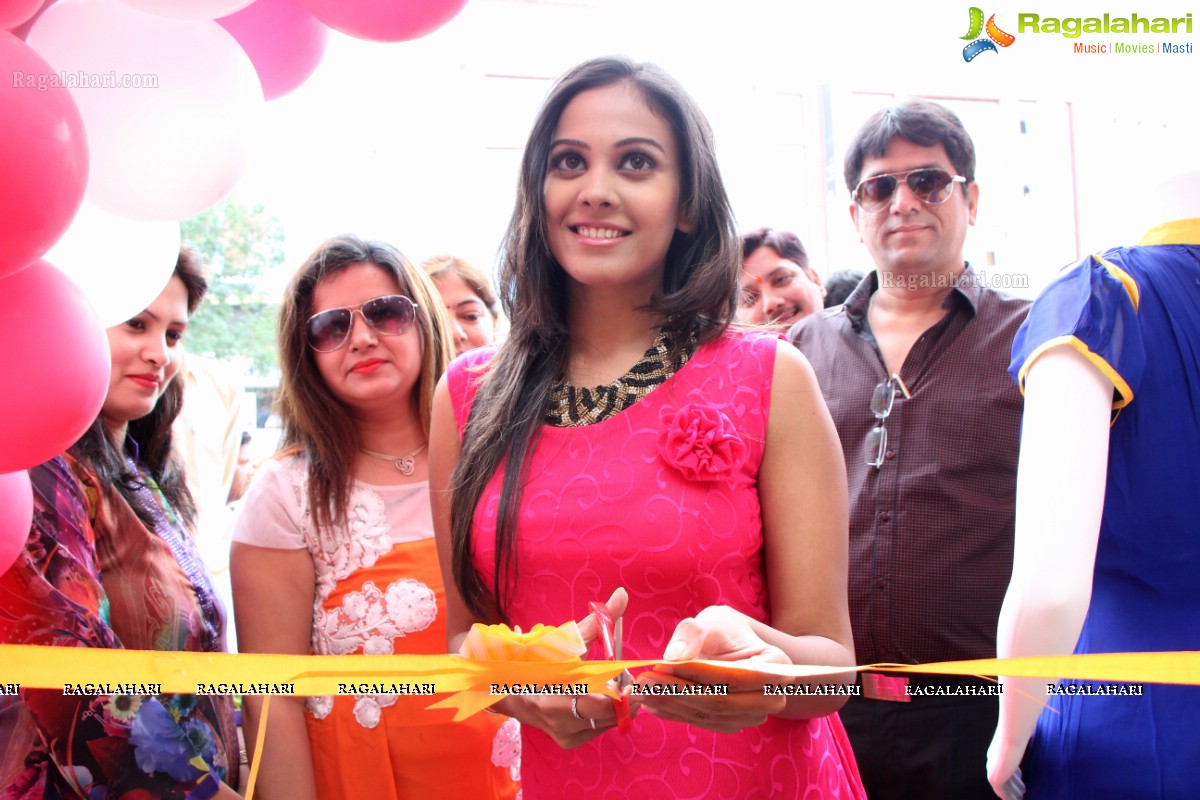 Kiraak Team inaugurates Kaira by Maharaja Designers in Hyderabad