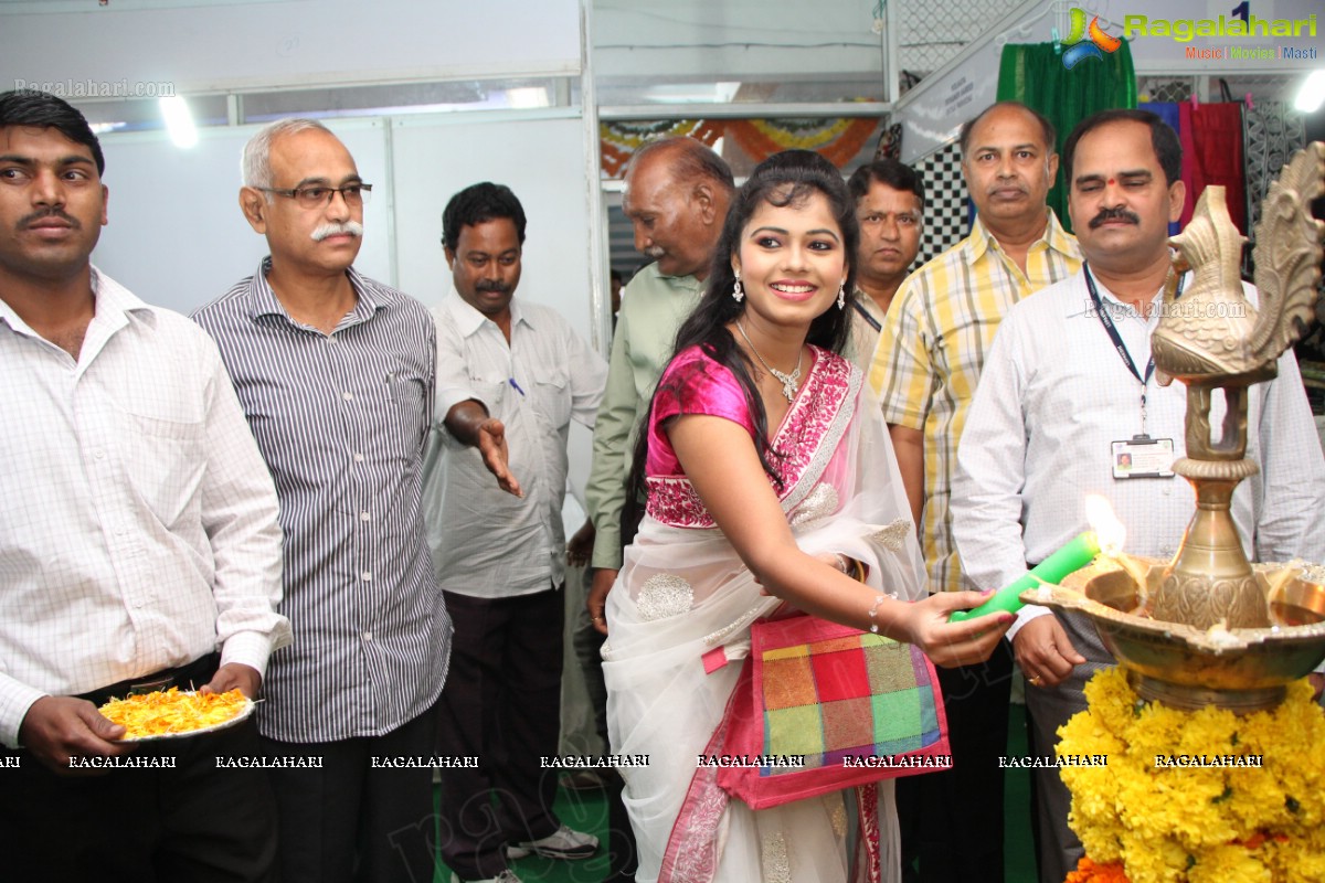 Naveena Jackson inaugurates Lepakshi Cotton/Silk Fab Exhibition/Sale