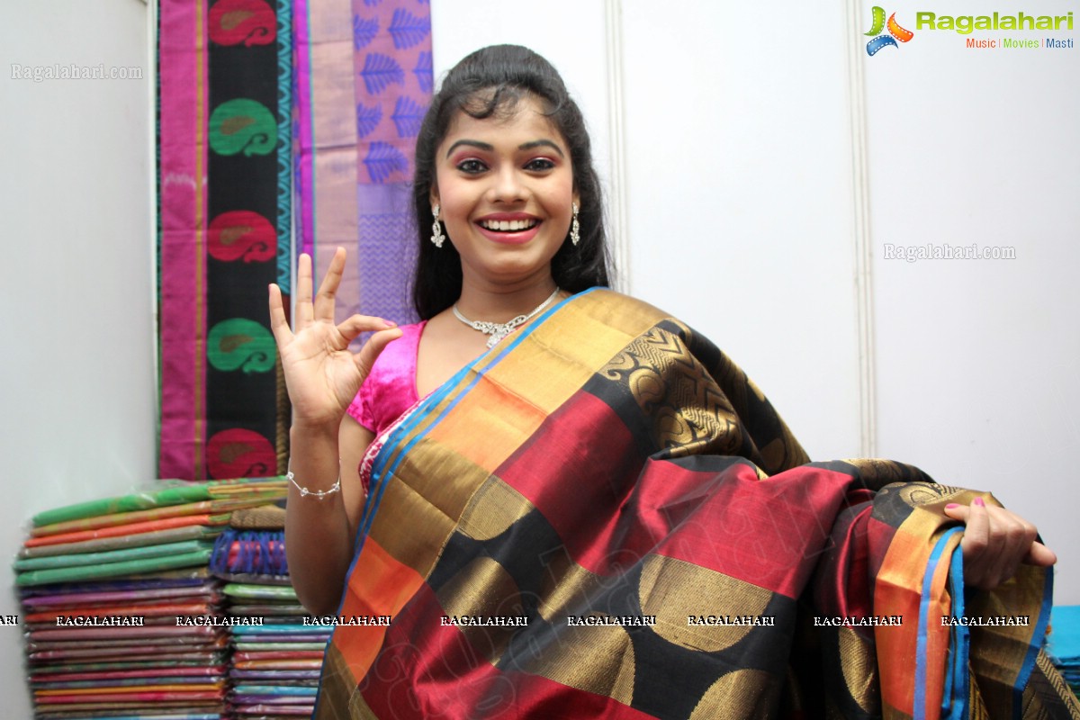 Naveena Jackson inaugurates Lepakshi Cotton/Silk Fab Exhibition/Sale