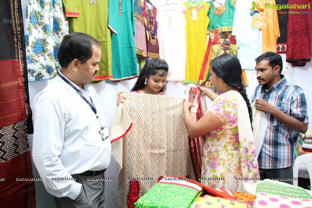 Naveena Jackson inaugurates Lepakshi Cotton/Silk Fab Exhibition/Sale