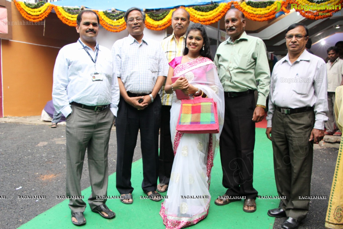 Naveena Jackson inaugurates Lepakshi Cotton/Silk Fab Exhibition/Sale