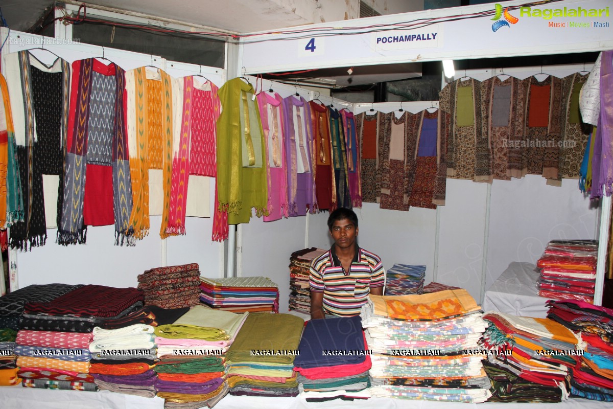 Naveena Jackson inaugurates Lepakshi Cotton/Silk Fab Exhibition/Sale