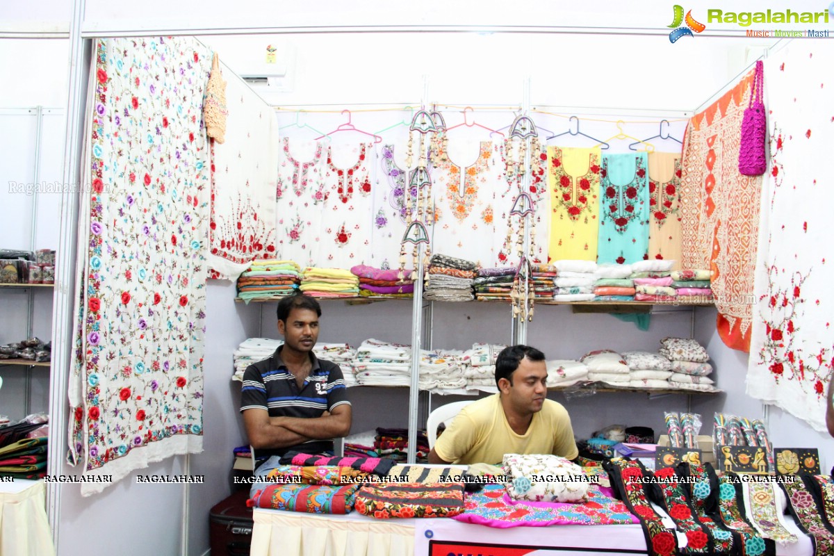 Lepakshi Handloom Cotton & Silk Fab at Ashiana Banquet Hall, Hyderabad