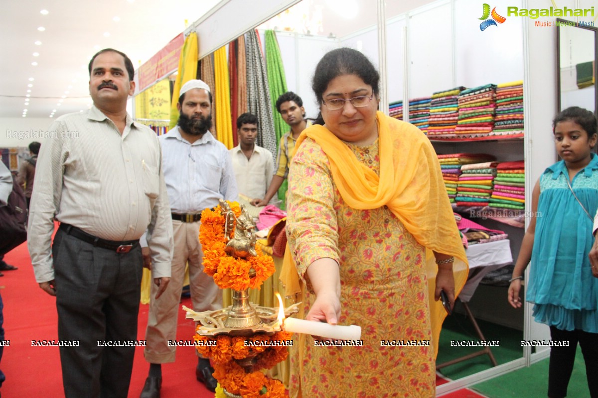 Lepakshi Handloom Cotton & Silk Fab at Ashiana Banquet Hall, Hyderabad