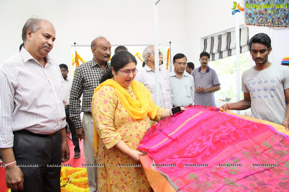 Lepakshi Handloom Cotton & Silk Fab at Ashiana Banquet Hall, Hyderabad