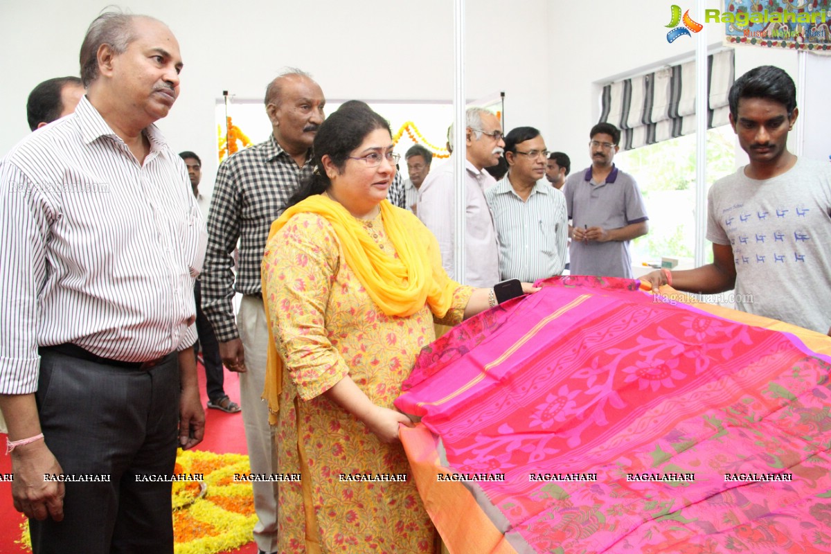 Lepakshi Handloom Cotton & Silk Fab at Ashiana Banquet Hall, Hyderabad