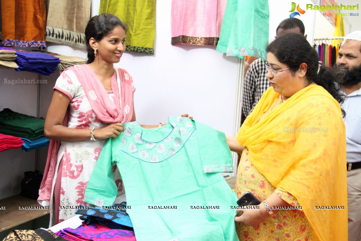 Lepakshi Handloom Cotton & Silk Fab at Ashiana Banquet Hall, Hyderabad