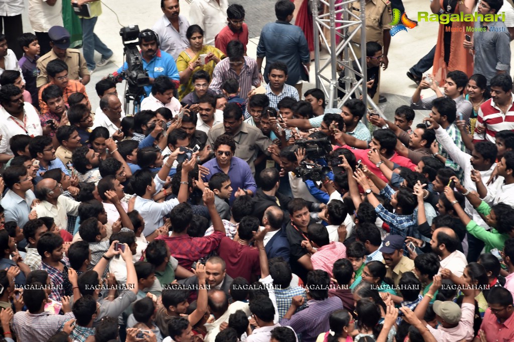 Sachin Tendulkar, Anushka launches PVP Square, Vijayawada