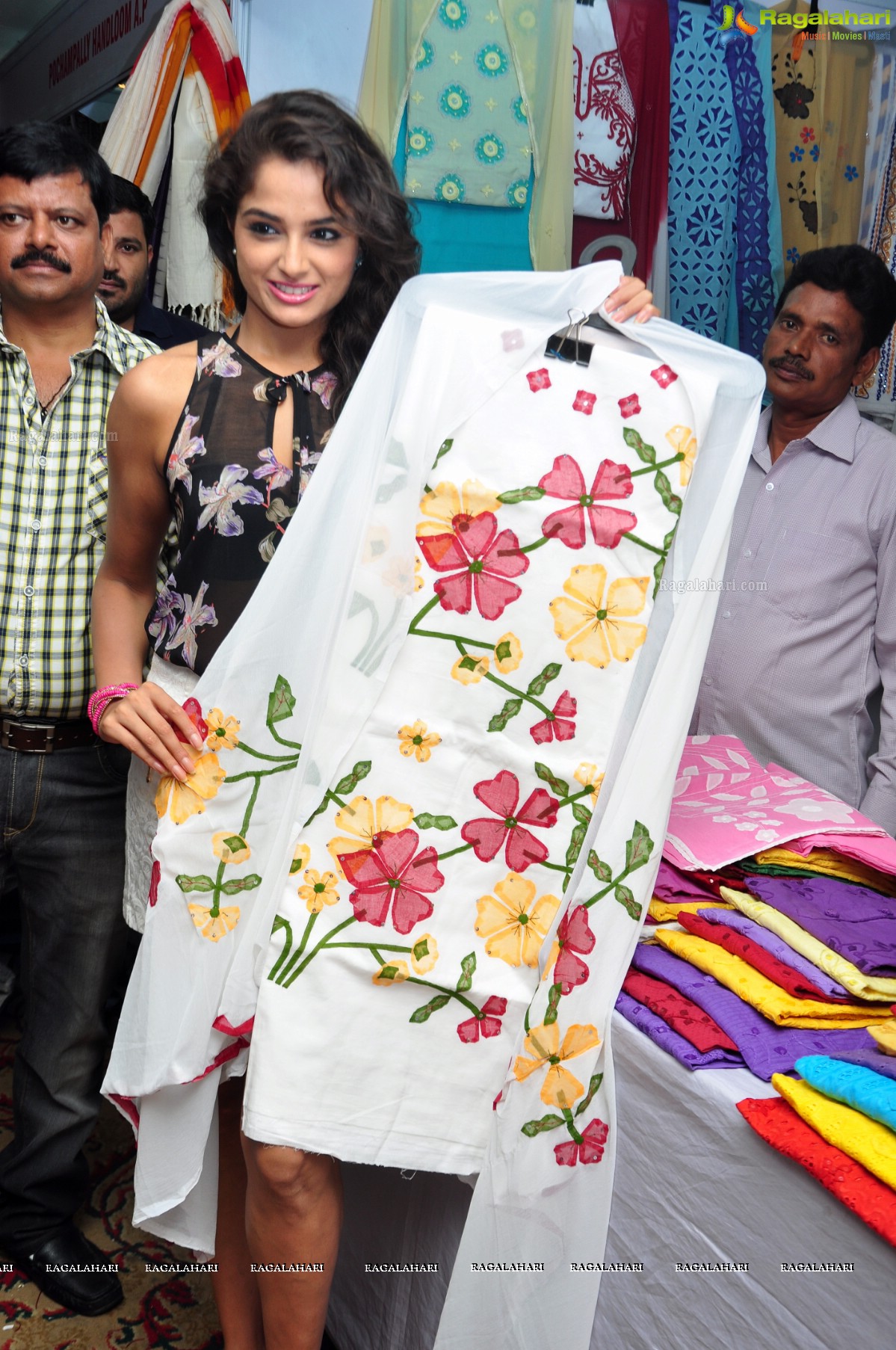 Asmita Sood launches Royal Fashions Exhibition n Sale