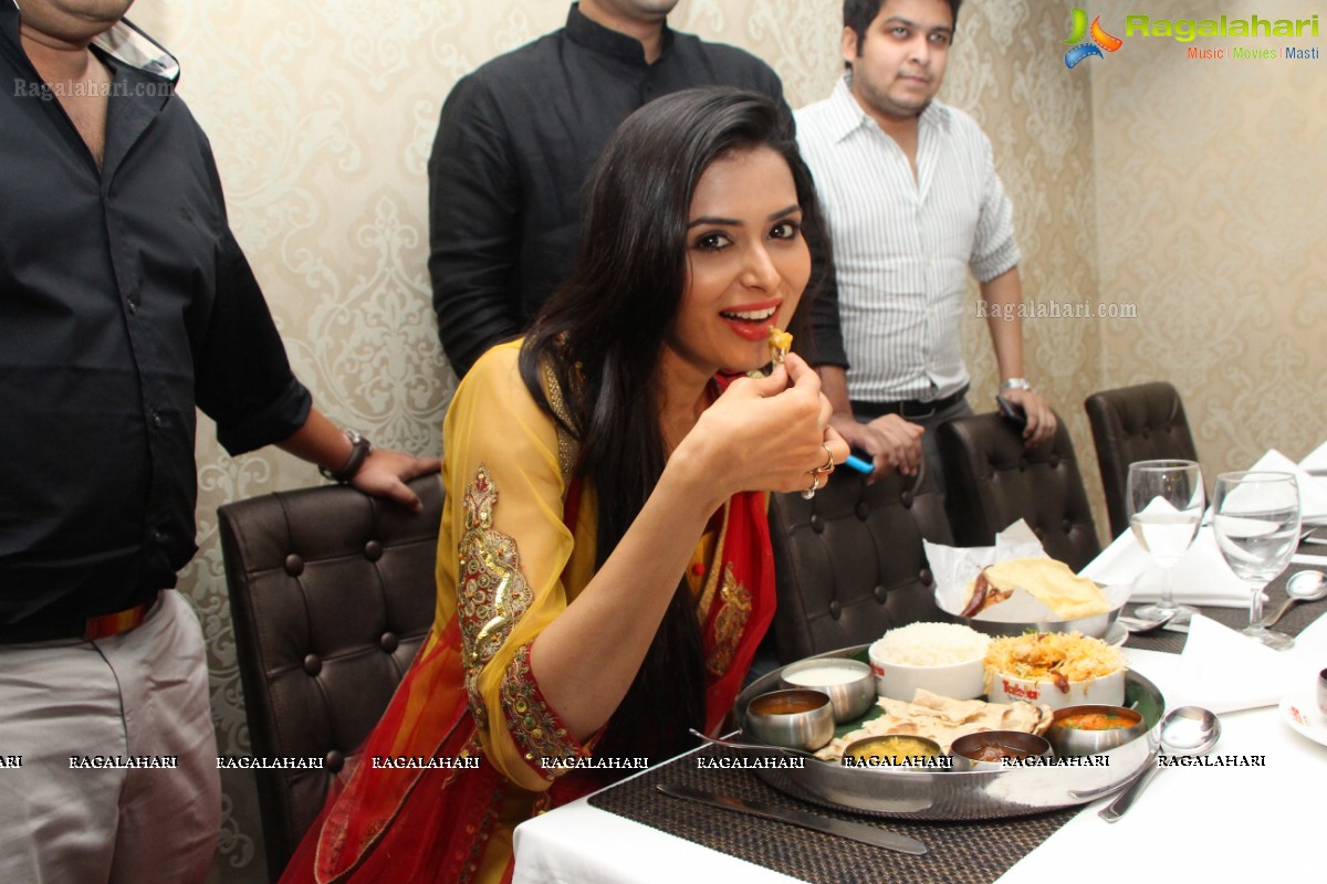 Meenakshi Dixit visits Tabla Fine Dining Restaurant, Hyderabad