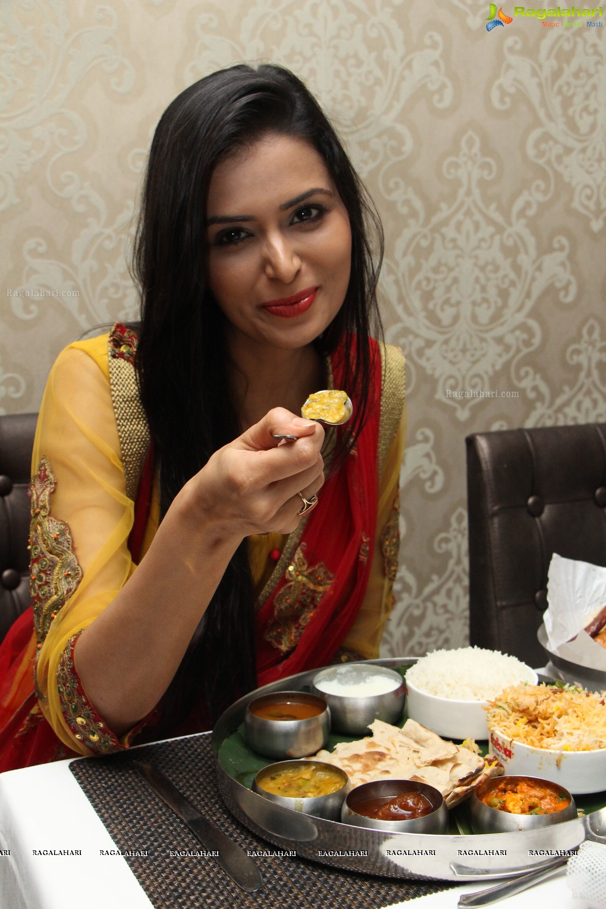 Meenakshi Dixit visits Tabla Fine Dining Restaurant, Hyderabad