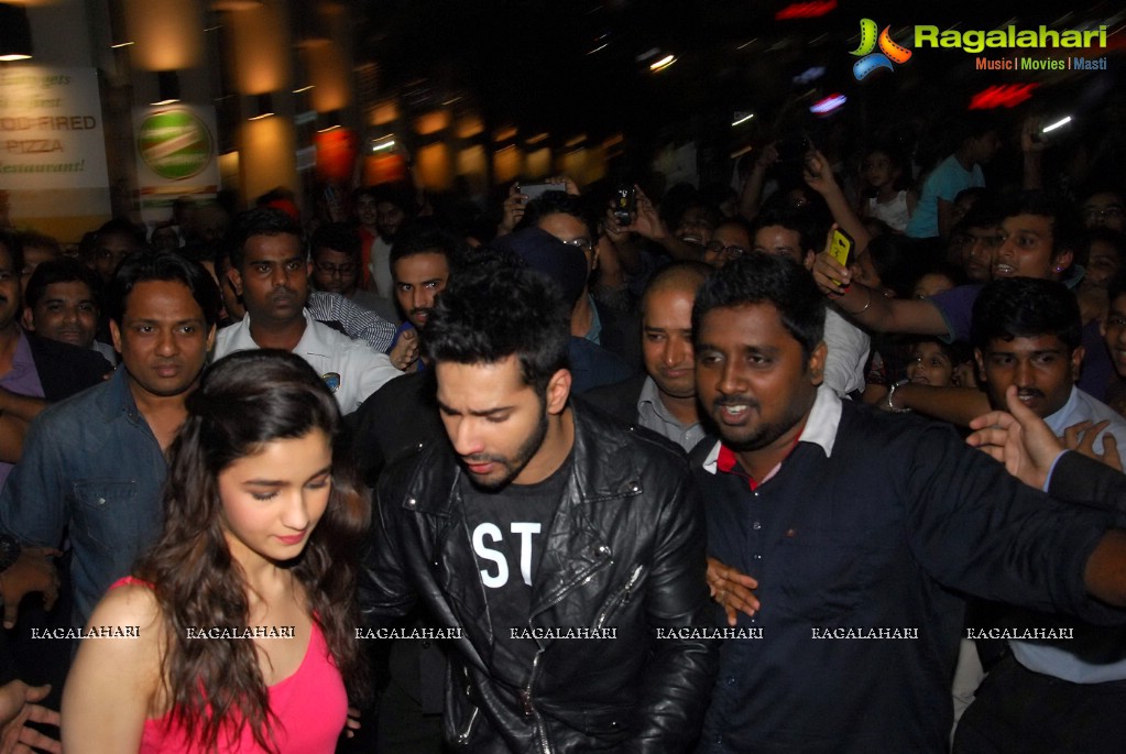 Humpty Sharma Ki Dulhania Promotions at R City Mall, Mumbai