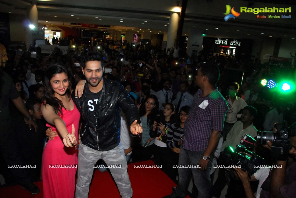 Humpty Sharma Ki Dulhania Promotions at R City Mall, Mumbai