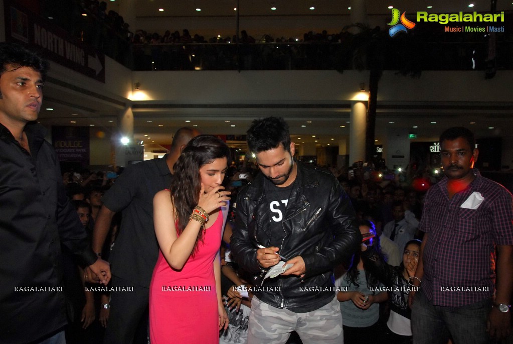 Humpty Sharma Ki Dulhania Promotions at R City Mall, Mumbai