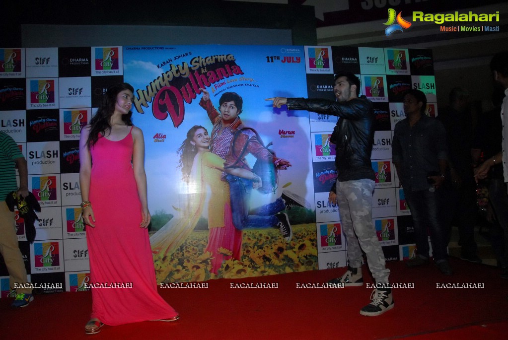 Humpty Sharma Ki Dulhania Promotions at R City Mall, Mumbai