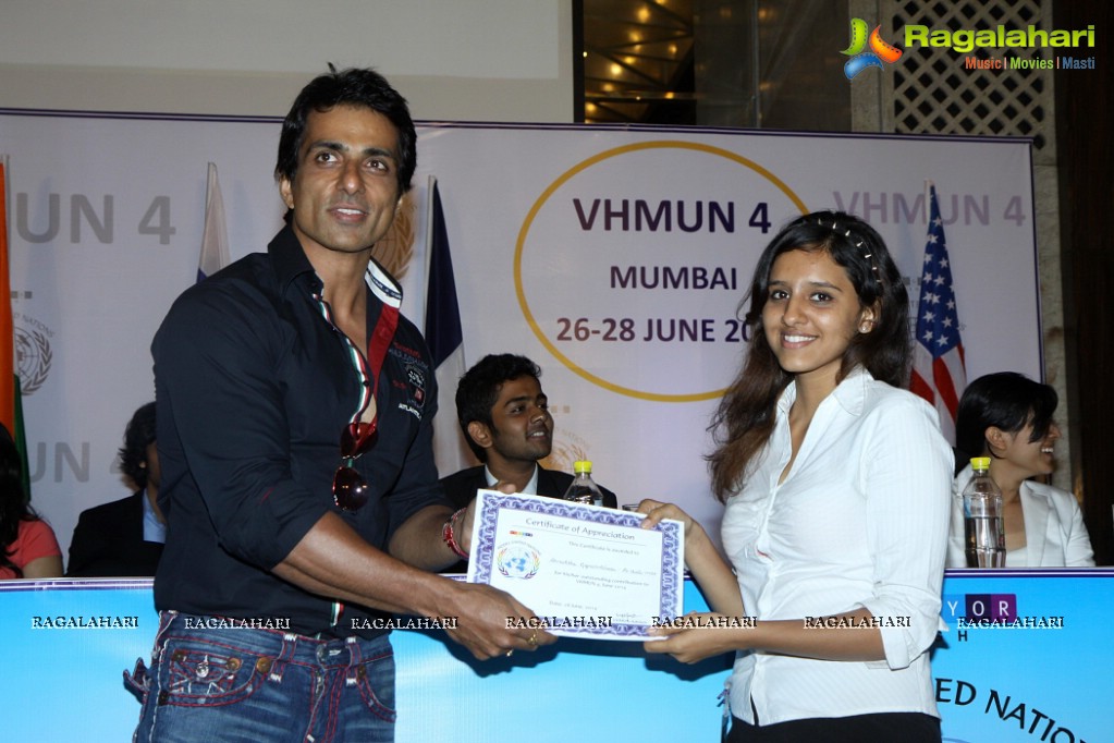 Sonu Sood launches VIVA 6 of VIBGYOR School in Mumbai