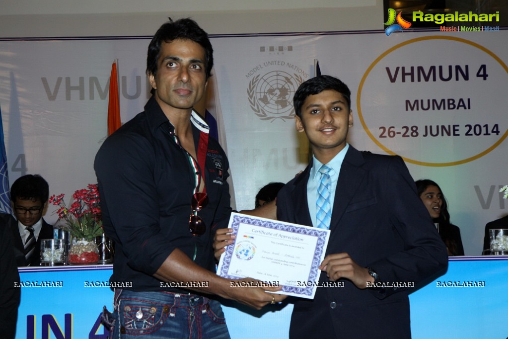 Sonu Sood launches VIVA 6 of VIBGYOR School in Mumbai