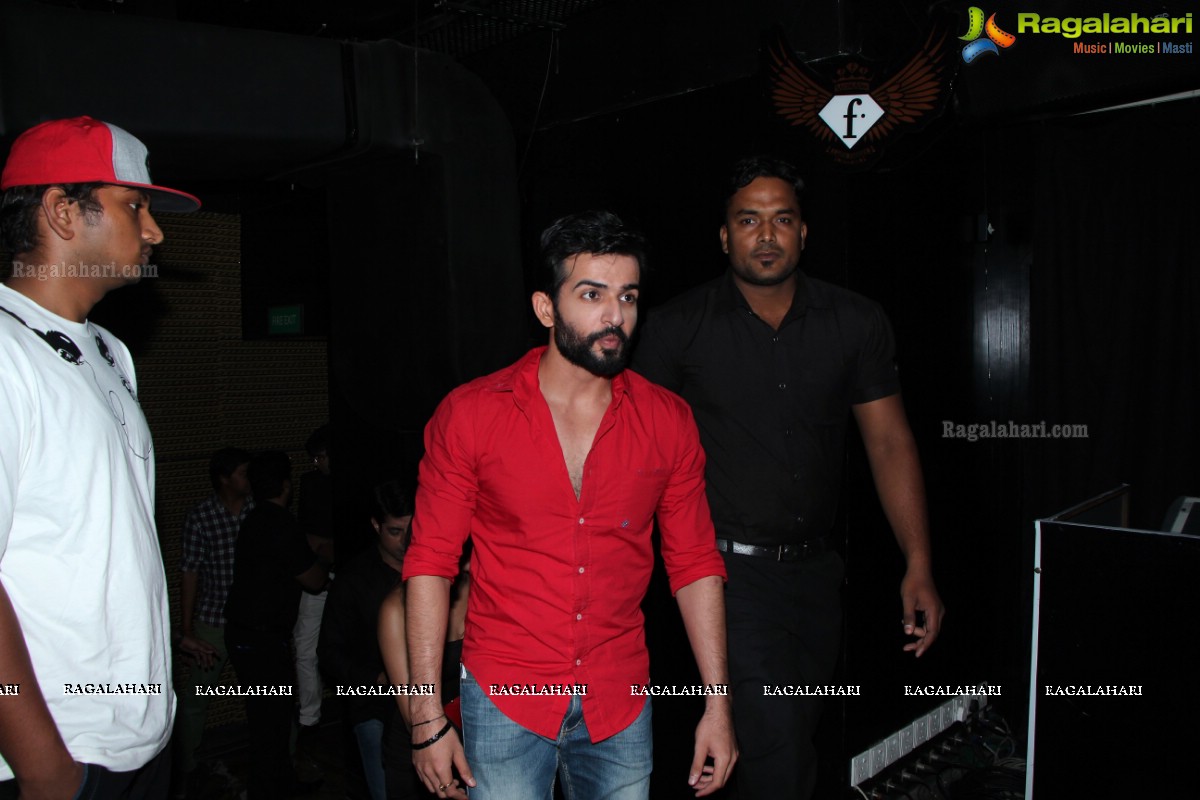 Hate Story 2 Team parties at Kismet Pub, Hyderabad