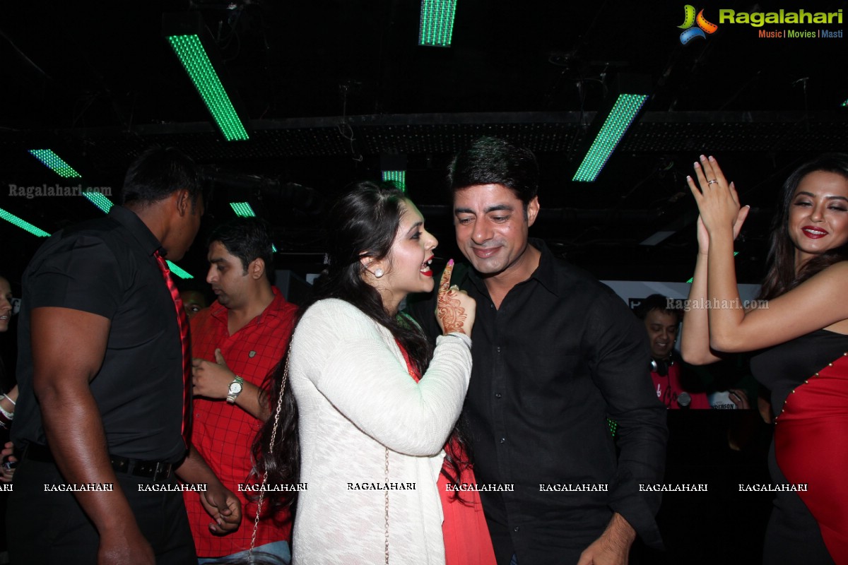 Hate Story 2 Team parties at Kismet Pub, Hyderabad