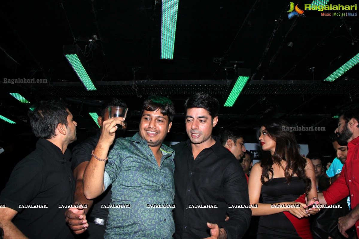 Hate Story 2 Team parties at Kismet Pub, Hyderabad