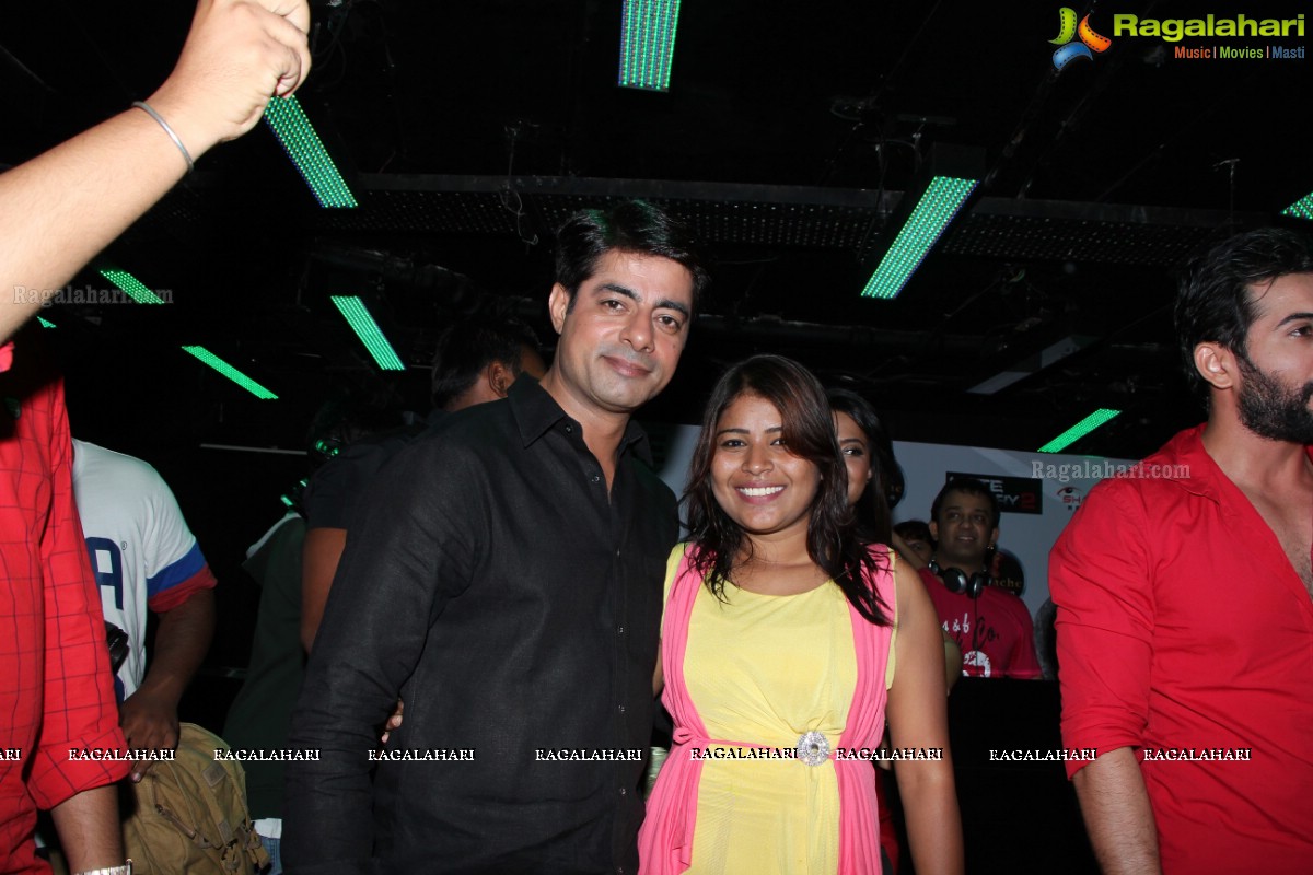 Hate Story 2 Team parties at Kismet Pub, Hyderabad