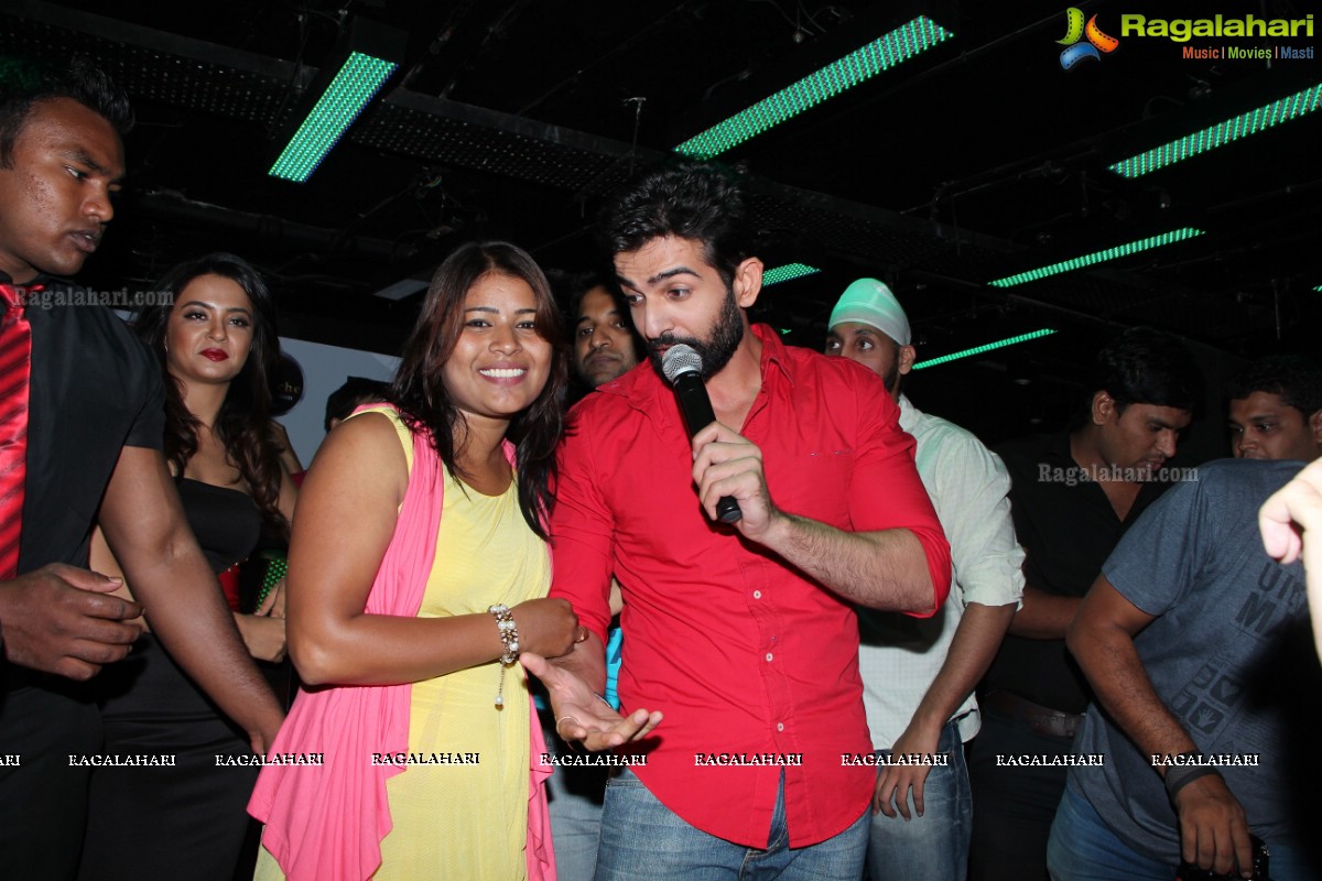 Hate Story 2 Team parties at Kismet Pub, Hyderabad