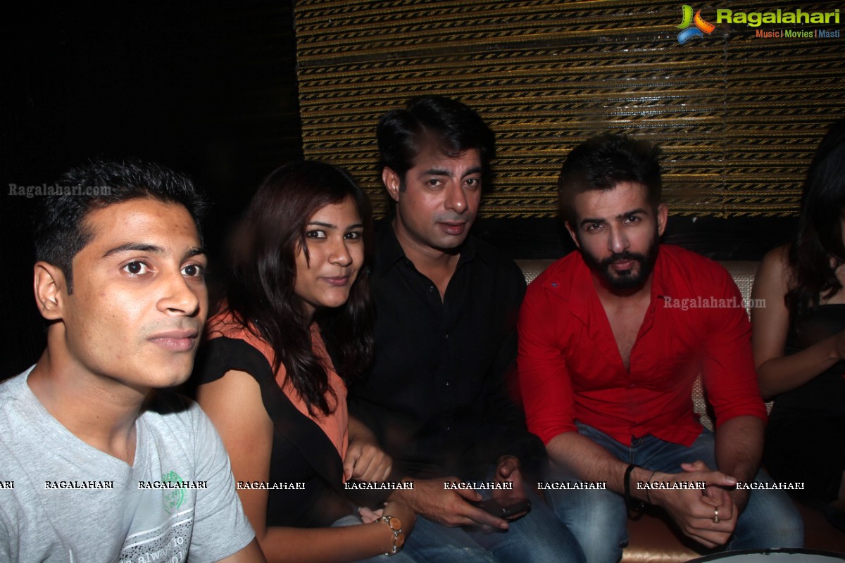 Hate Story 2 Team parties at Kismet Pub, Hyderabad