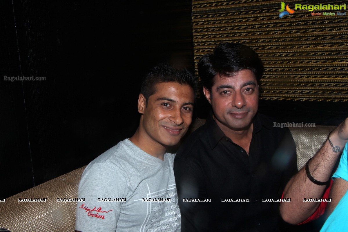 Hate Story 2 Team parties at Kismet Pub, Hyderabad