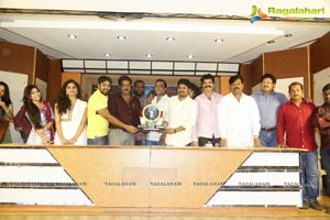 Sahasam Seyara Dimbhaka Platinum Disc