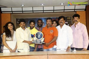 Sahasam Seyara Dimbhaka Platinum Disc