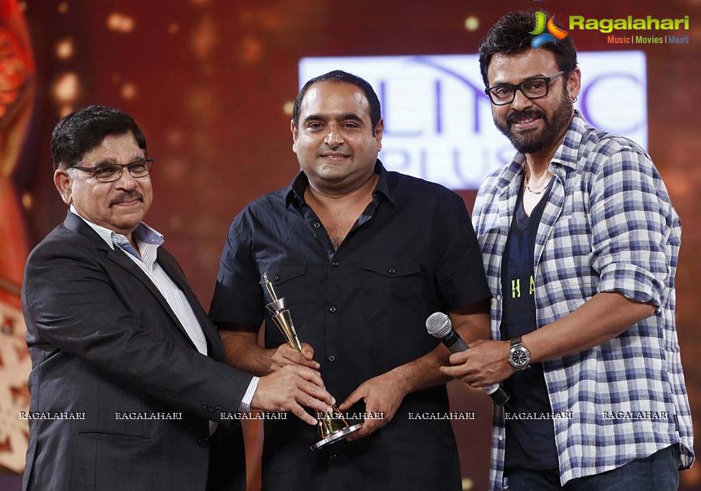 Celebs at CineMAA Awards 2015