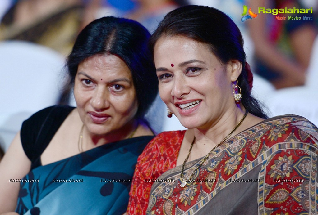 Celebs at CineMAA Awards 2015