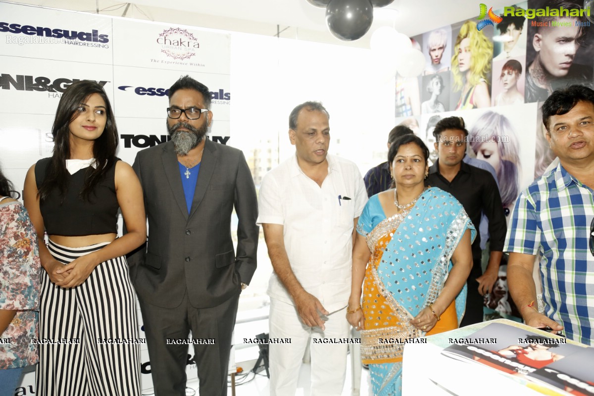 Neha Deshpande inagurates Essensuals by Toni and Guy, Hyderabad