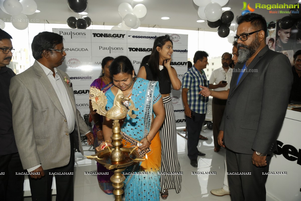 Neha Deshpande inagurates Essensuals by Toni and Guy, Hyderabad