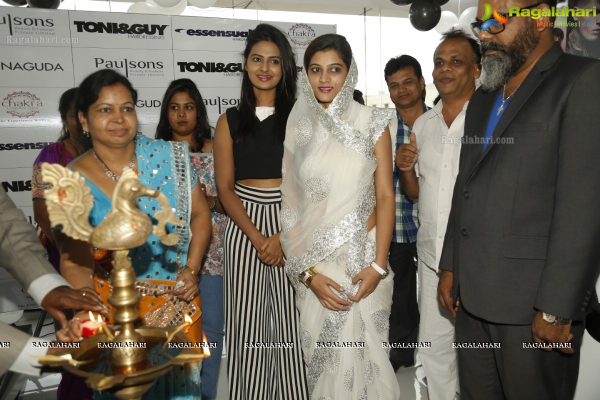 Neha Deshpande inagurates Essensuals by Toni and Guy, Hyderabad