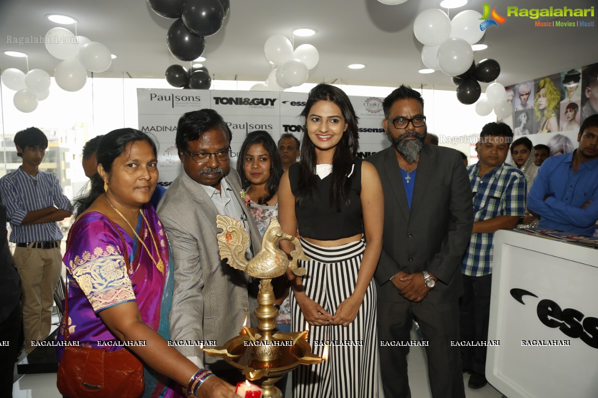 Neha Deshpande inagurates Essensuals by Toni and Guy, Hyderabad