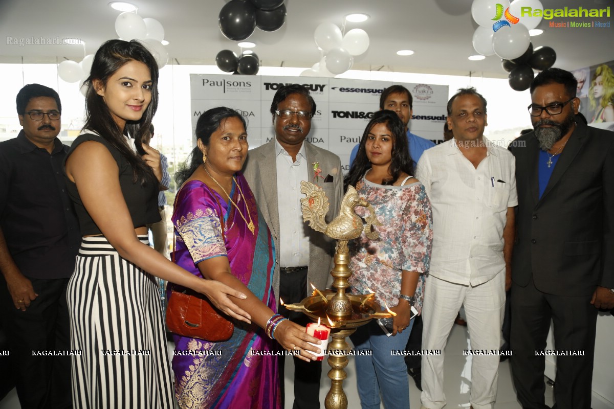 Neha Deshpande inagurates Essensuals by Toni and Guy, Hyderabad