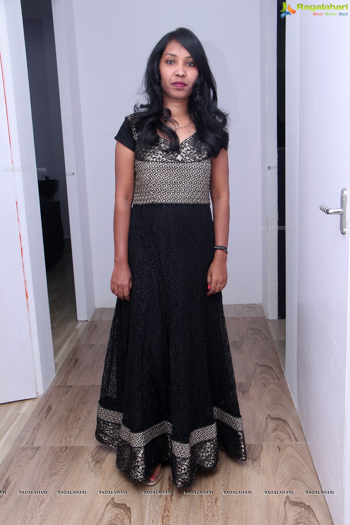 Neha Deshpande inagurates Essensuals by Toni and Guy, Hyderabad