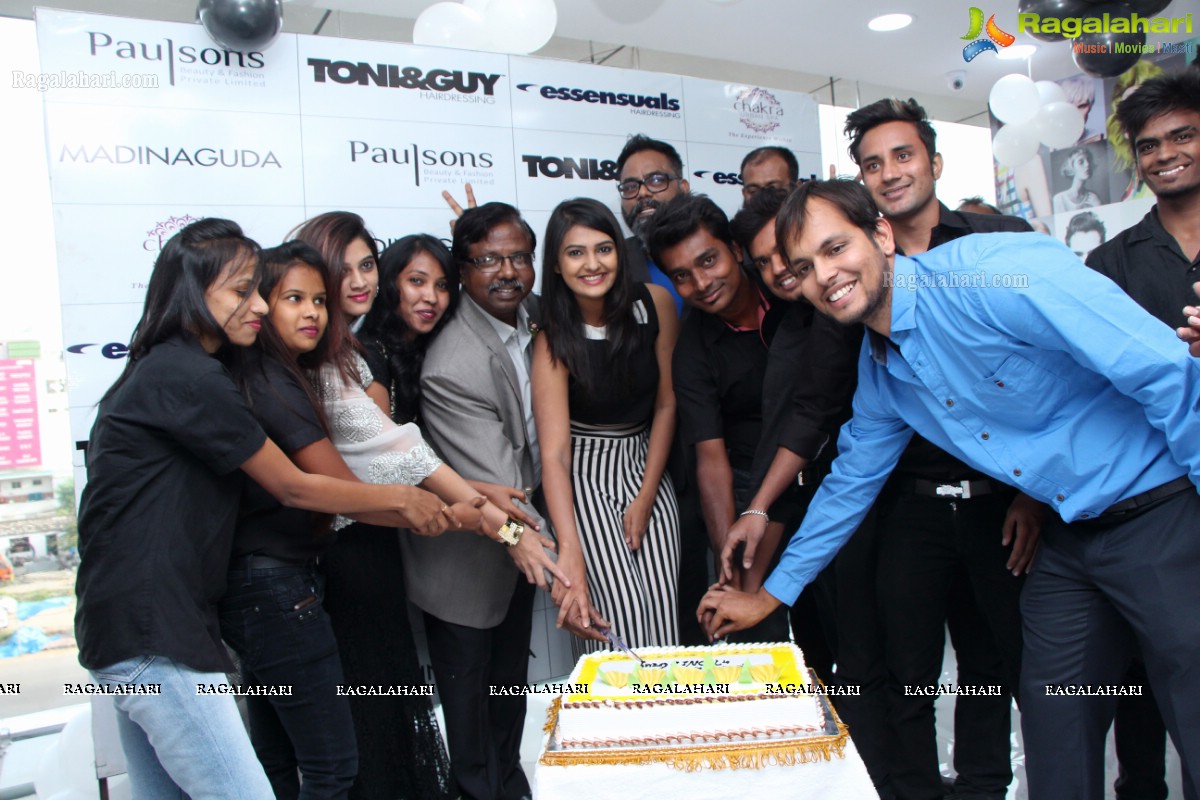 Neha Deshpande inagurates Essensuals by Toni and Guy, Hyderabad