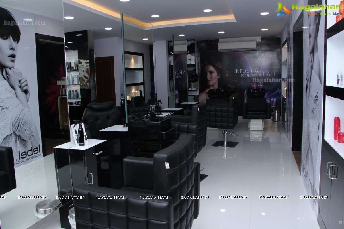 Neha Deshpande inagurates Essensuals by Toni and Guy, Hyderabad