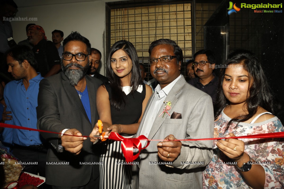 Neha Deshpande inagurates Essensuals by Toni and Guy, Hyderabad